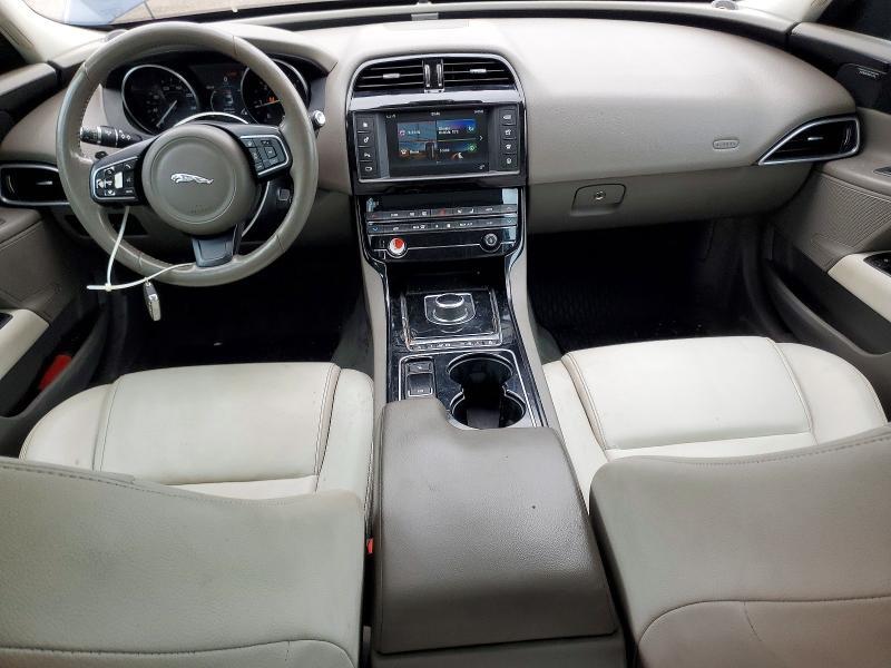 2017 JAGUAR XE PREMIUM — Фото 8 из 12