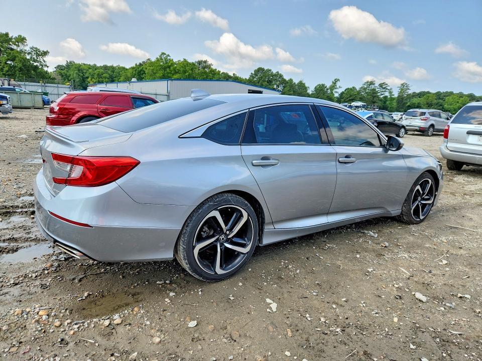 1HGCV1F30JA245013 2018 HONDA ACCORD photo no. 3