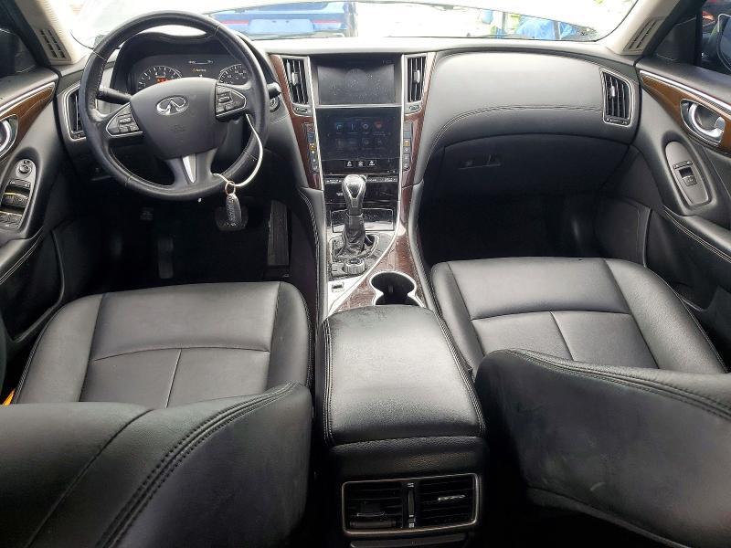 2018 INFINITI Q50 3.0T LUXE — Фото 8 из 12