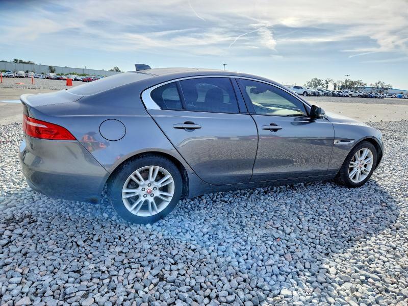 2017 JAGUAR XE PREMIUM — Фото 3 из 12