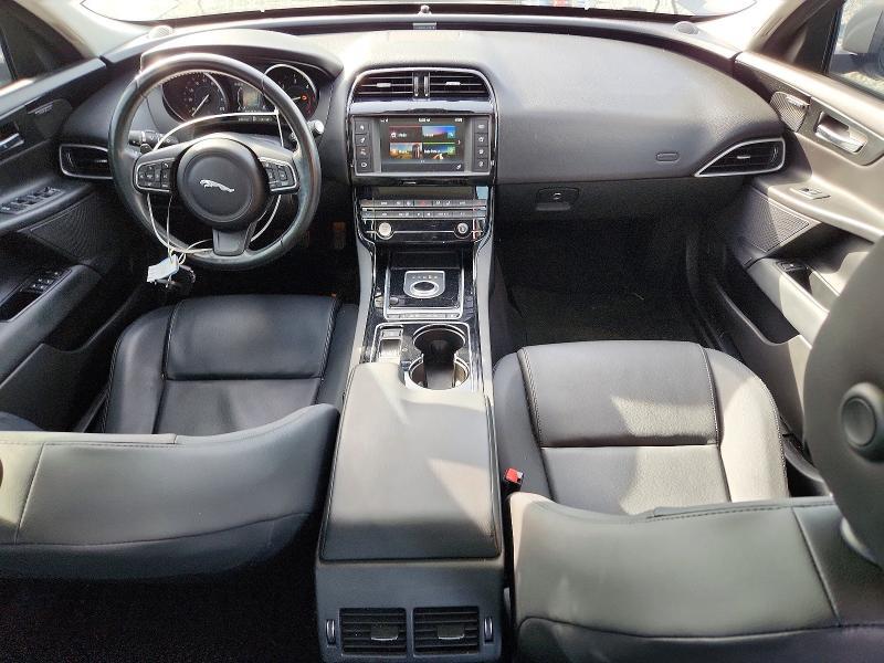 2017 JAGUAR XE PREMIUM — Фото 8 из 12