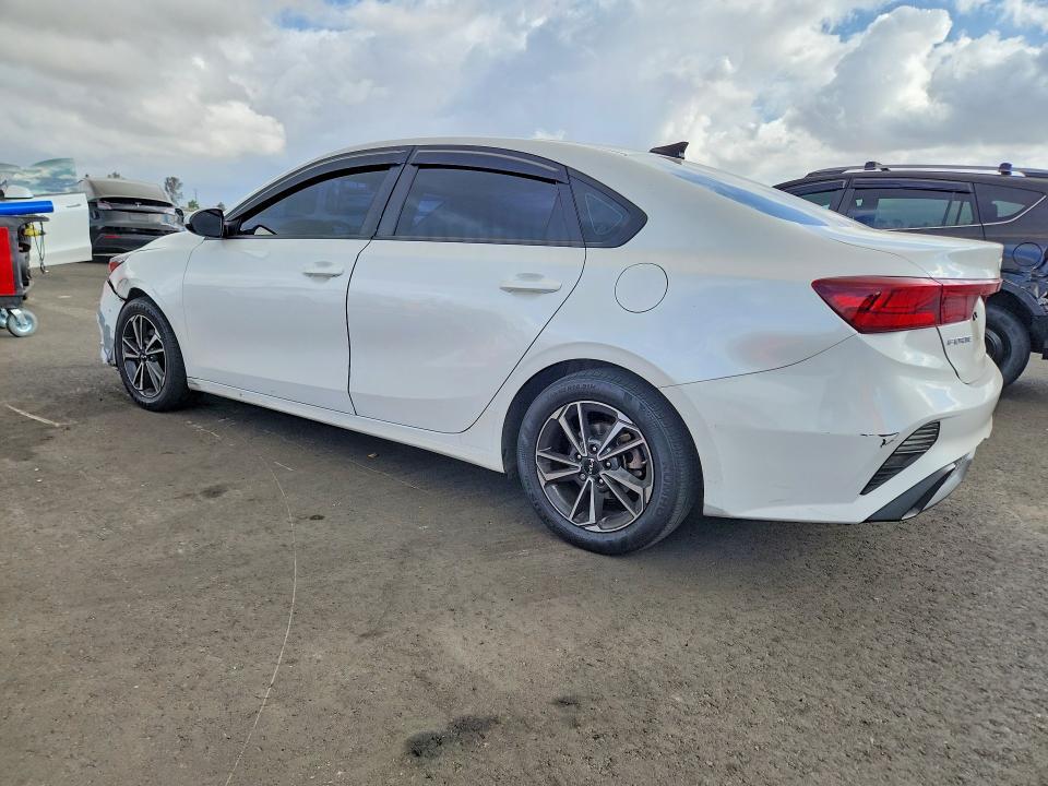 3KPF24AD9PE617587 2023 KIA FORTE photo no. 2