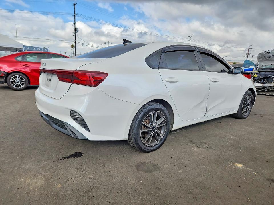 3KPF24AD9PE617587 2023 KIA FORTE photo no. 3