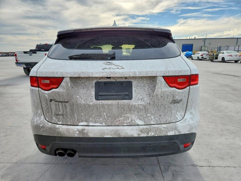 2017 JAGUAR F-PACE PREMIUM — Фото 6 из 13