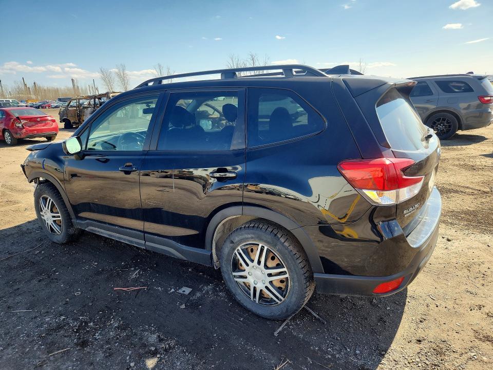 2023 SUBARU FORESTER PREMIUM — Фото 2 из 12