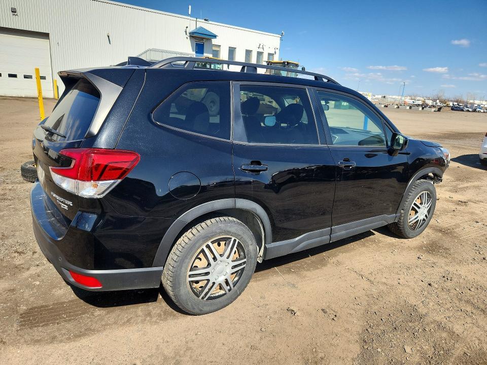 2023 SUBARU FORESTER PREMIUM — Фото 3 из 12