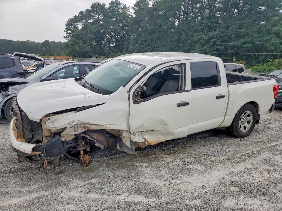 2018 NISSAN TITAN S