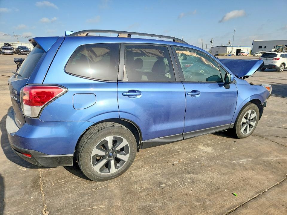 JF2SJAECXJH449561 2018 SUBARU FORESTER photo no. 3