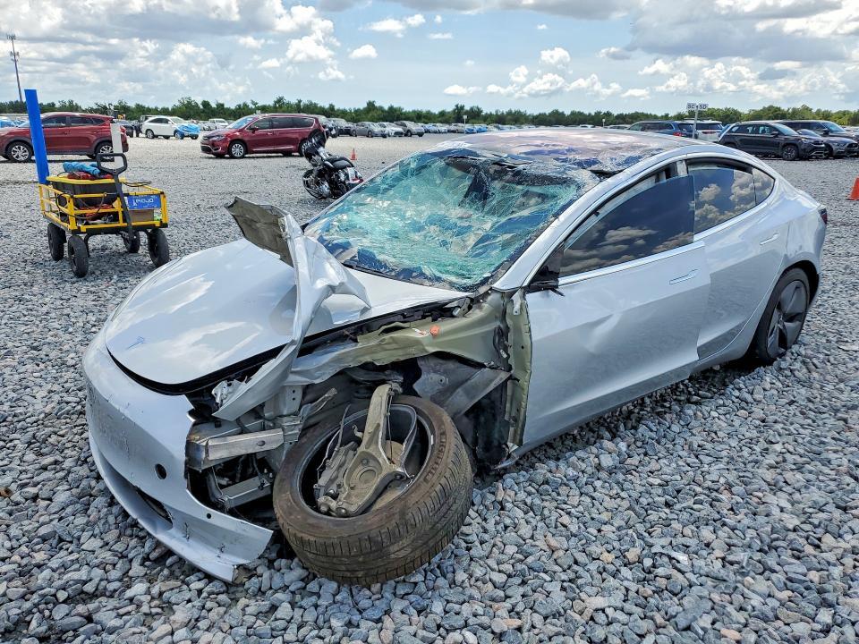 5YJ3E1EA0JF037476 2018 TESLA MODEL 3 photo no. 1