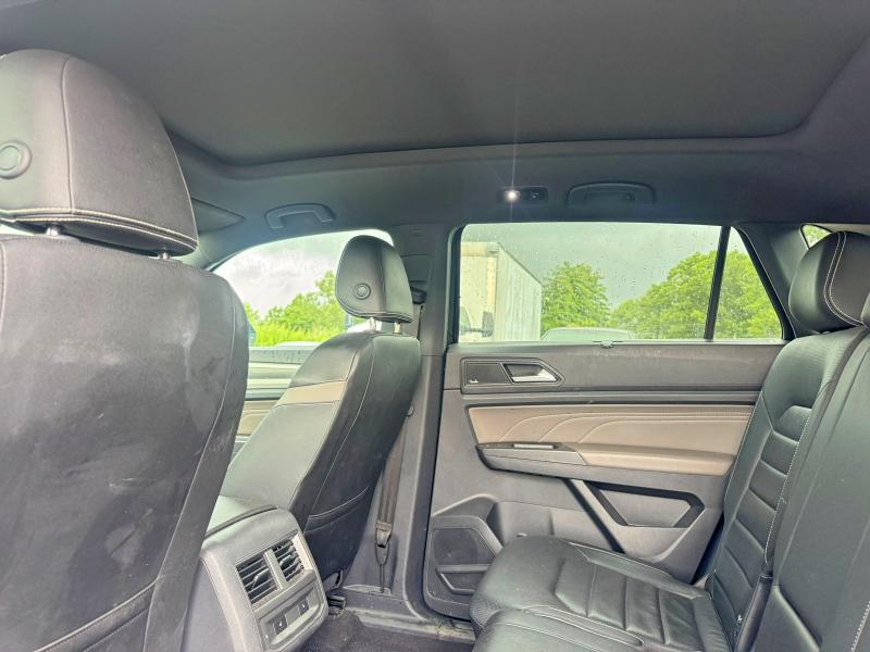 2023 VOLKSWAGEN ATLAS CROSS SPORT SEL PREMIUM R-LINE — Фото 11 из 13