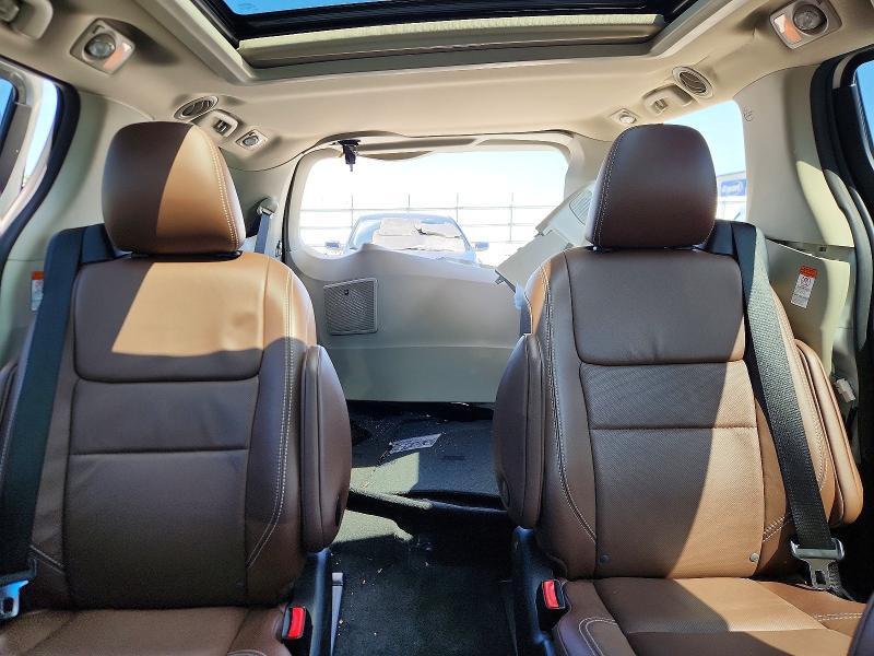 2015 TOYOTA SIENNA LIMITED PREMIUM 7-PASSENGER — Фото 10 из 13