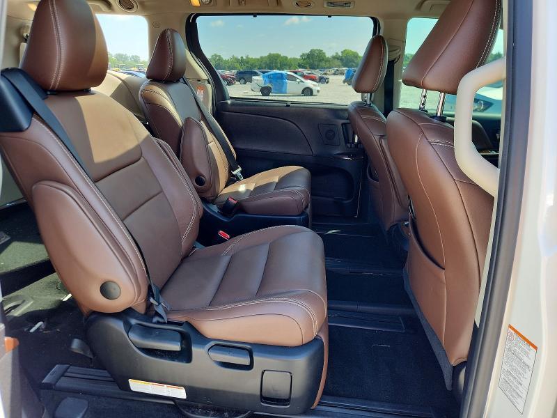 2015 TOYOTA SIENNA LIMITED PREMIUM 7-PASSENGER — Фото 11 из 13