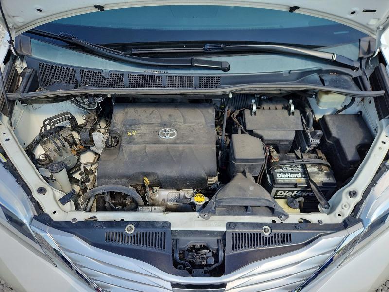 2015 TOYOTA SIENNA LIMITED PREMIUM 7-PASSENGER — Фото 12 из 13