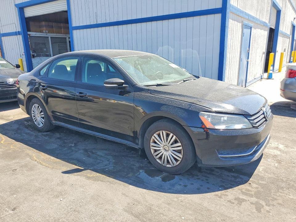 2015 VOLKSWAGEN PASSAT S — Фото 4 из 12