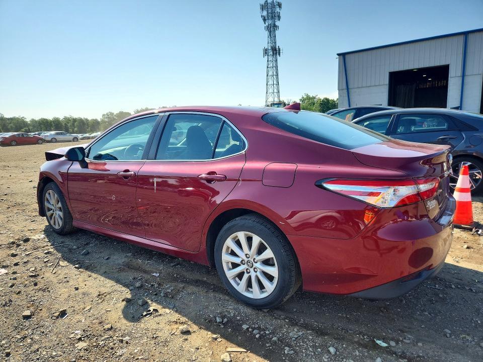 2019 TOYOTA CAMRY LE — Фото 2 из 12