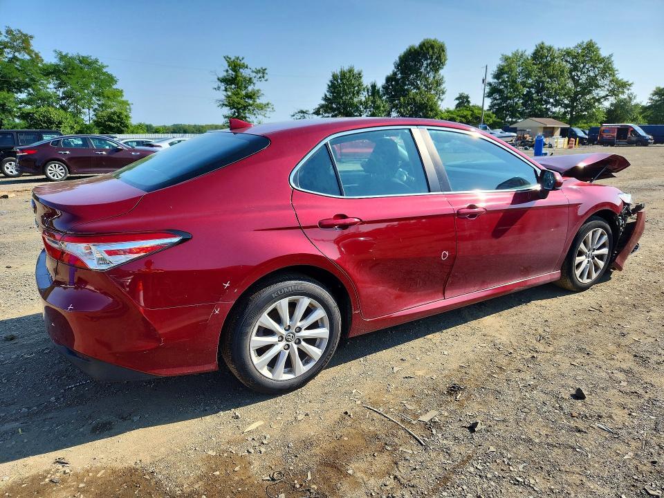 2019 TOYOTA CAMRY LE — Фото 3 из 12