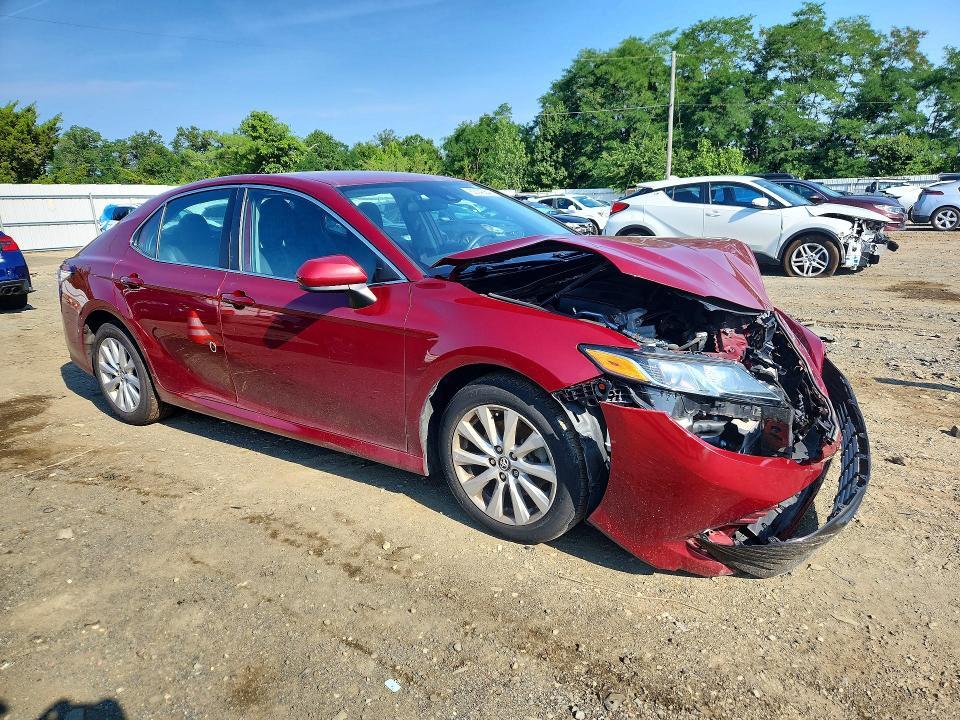 2019 TOYOTA CAMRY LE — Фото 4 из 12