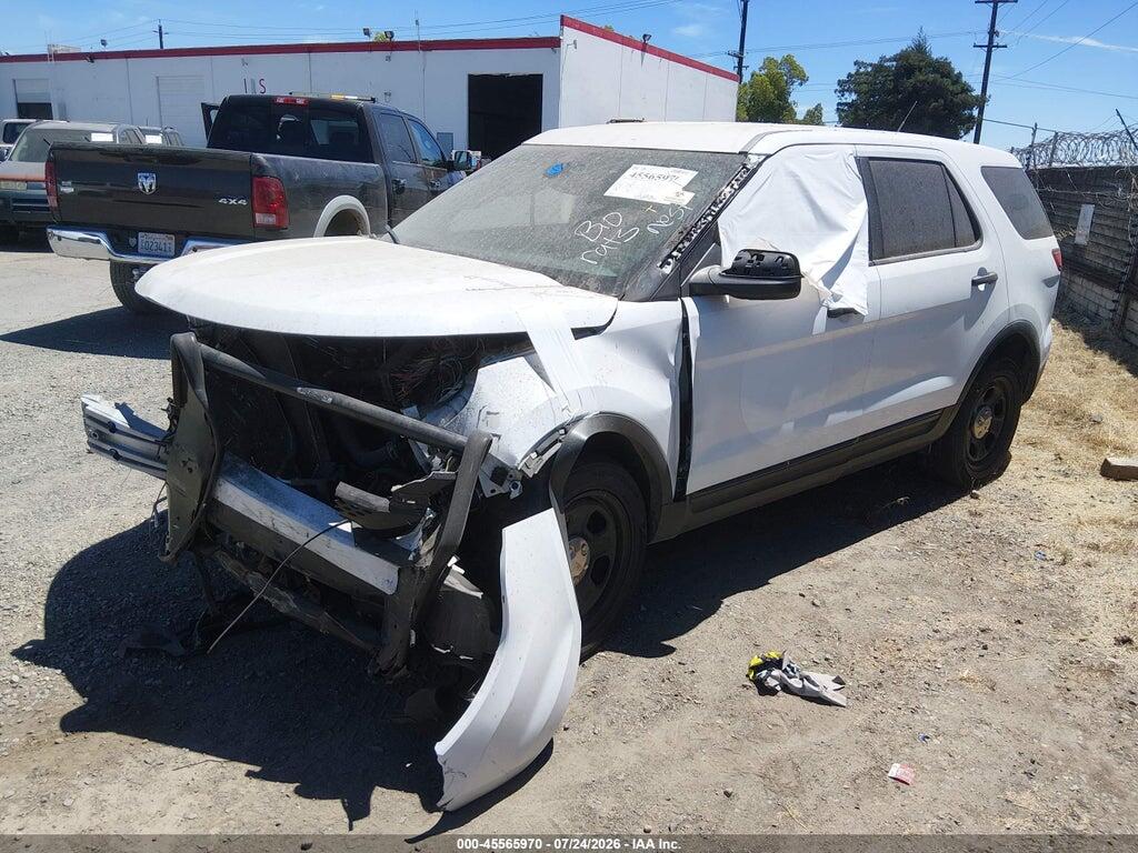 1FM5K8AR3FGB75740 2015 FORD UTILITY POLICE INTERCEPTOR photo no. 2