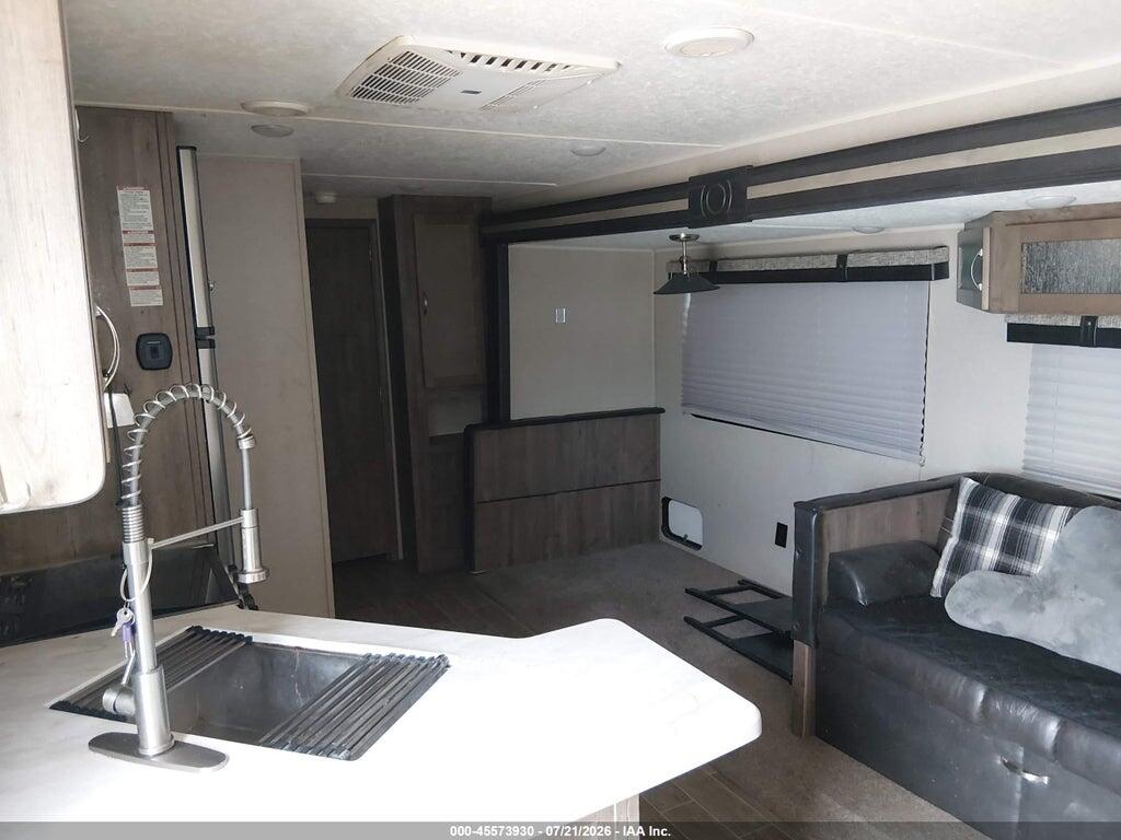 4X4TPUH28LP081387 2020 FOREST RIVER PUMA 32RBFQ photo no. 5