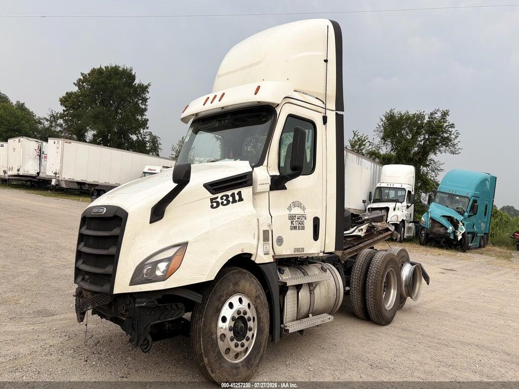 1FUJHLDR7LLLV1037 2020 FREIGHTLINER NEW CASCADIA 126 photo no. 2