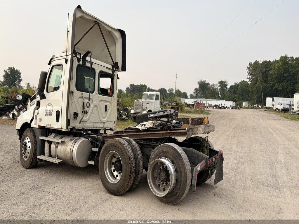 1FUJHLDR7LLLV1037 2020 FREIGHTLINER NEW CASCADIA 126 photo no. 3