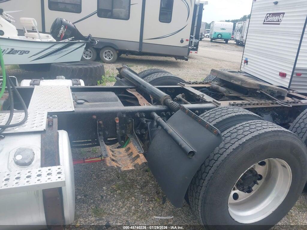 1FUJGBDV3FLBW4363 2015 FREIGHTLINER CASCADIA 113 photo no. 3
