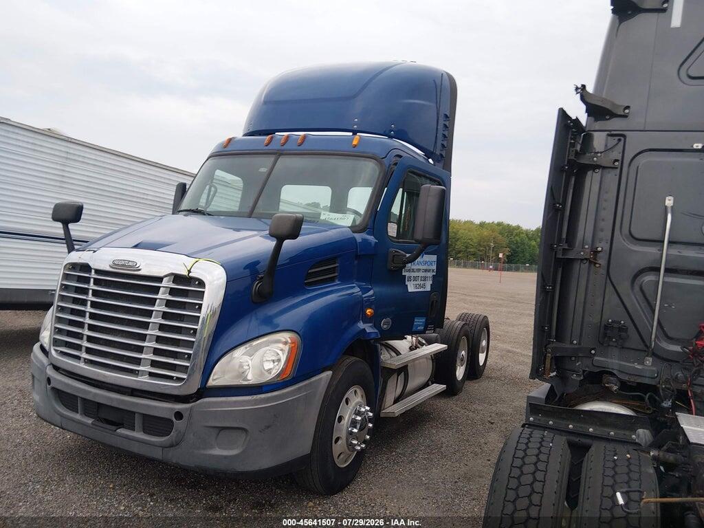 1FUJGBDV4FLFM6580 2015 FREIGHTLINER CASCADIA 113 photo no. 2