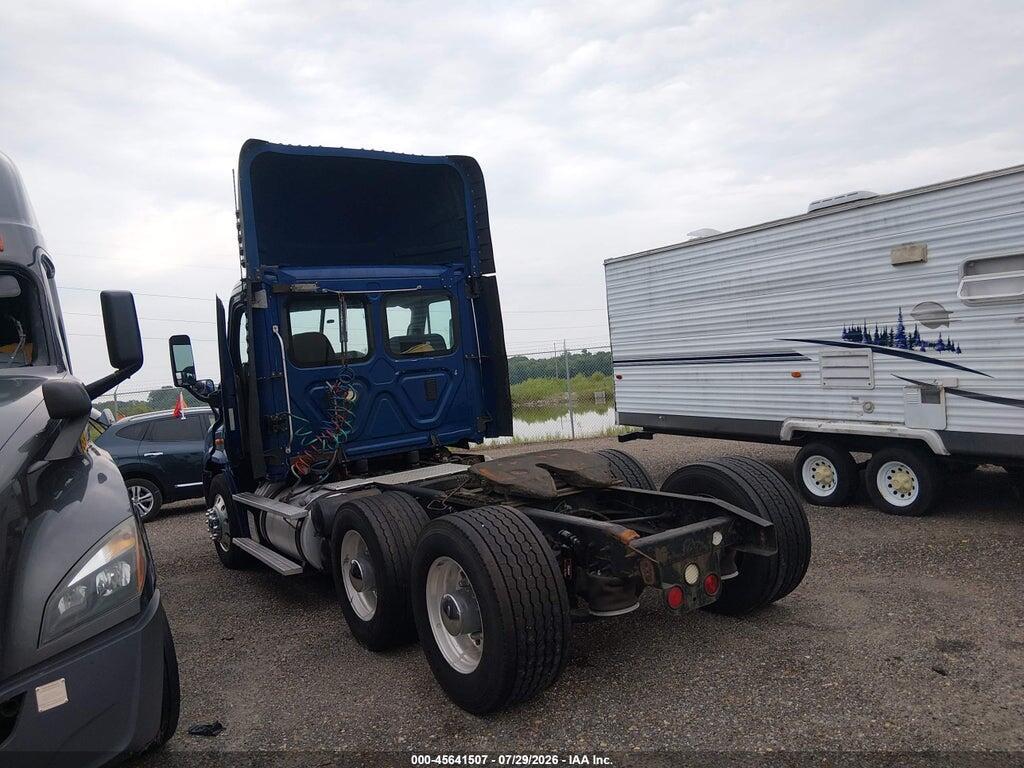 1FUJGBDV4FLFM6580 2015 FREIGHTLINER CASCADIA 113 photo no. 3