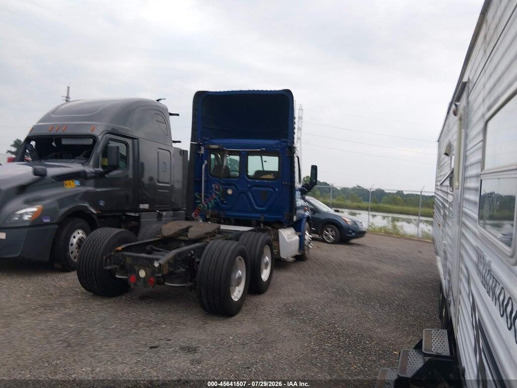 1FUJGBDV4FLFM6580 2015 FREIGHTLINER CASCADIA 113 photo no. 4