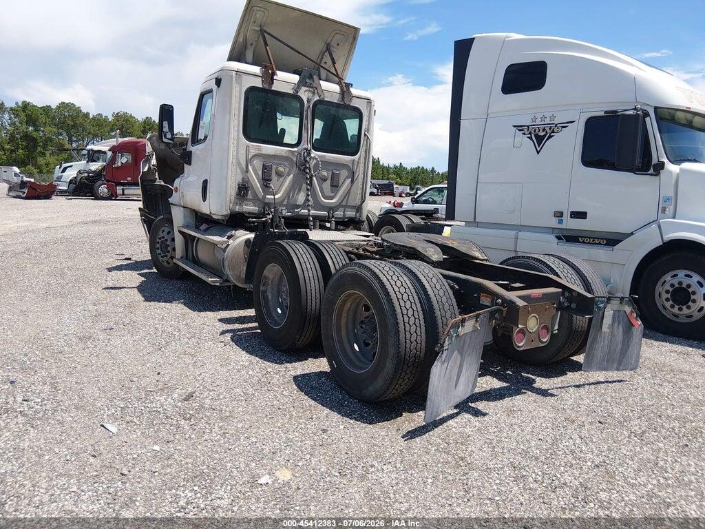 3AKJGEBG7FDGL0696 2015 FREIGHTLINER CASCADIA 125 photo no. 3