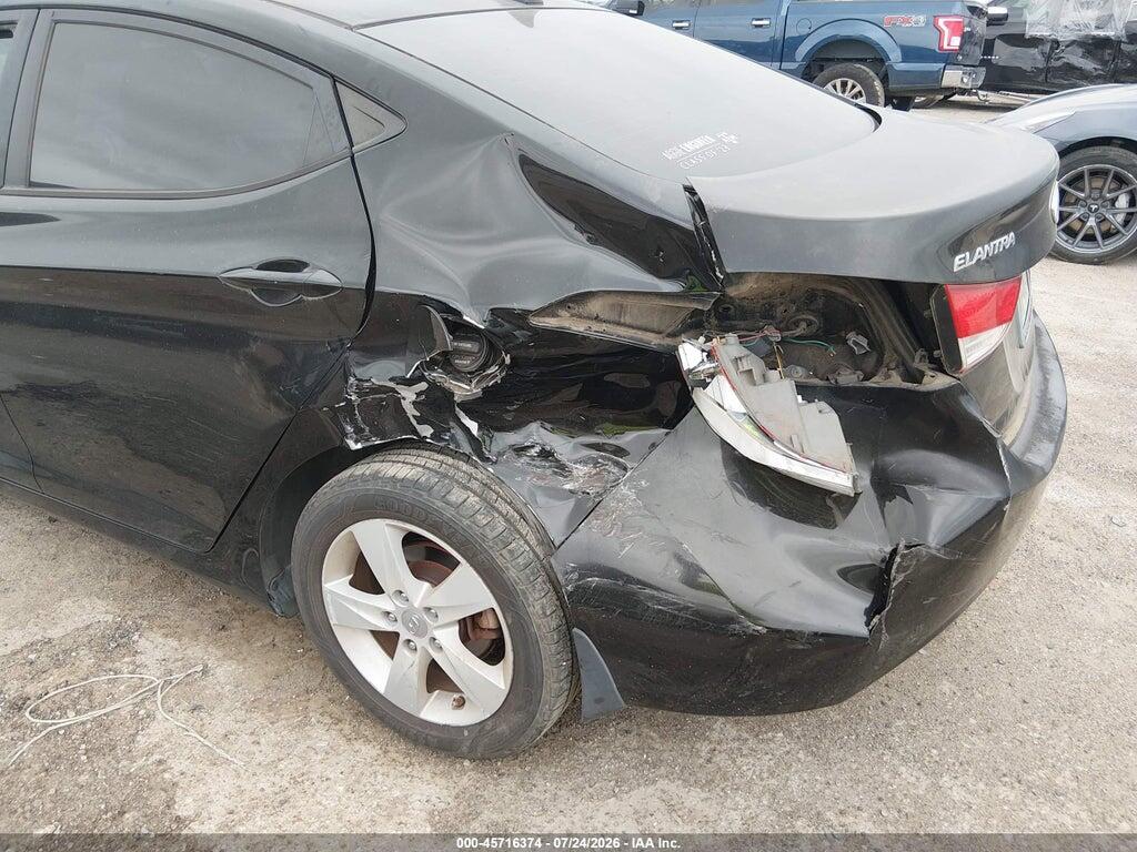 KMHDH4AE2DU556879 2013 HYUNDAI ELANTRA photo no. 6