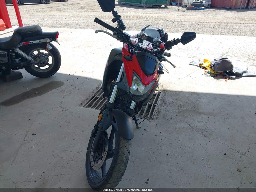 MLHNC5214F5101728 2015 HONDA CB300 photo no. 5