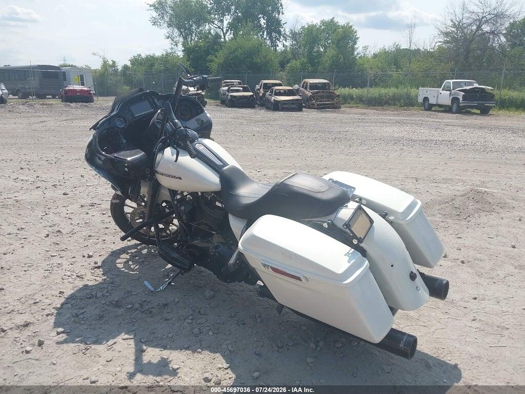 1HD1KTC16JB686442 2018 HARLEY-DAVIDSON FLTRXS photo no. 3