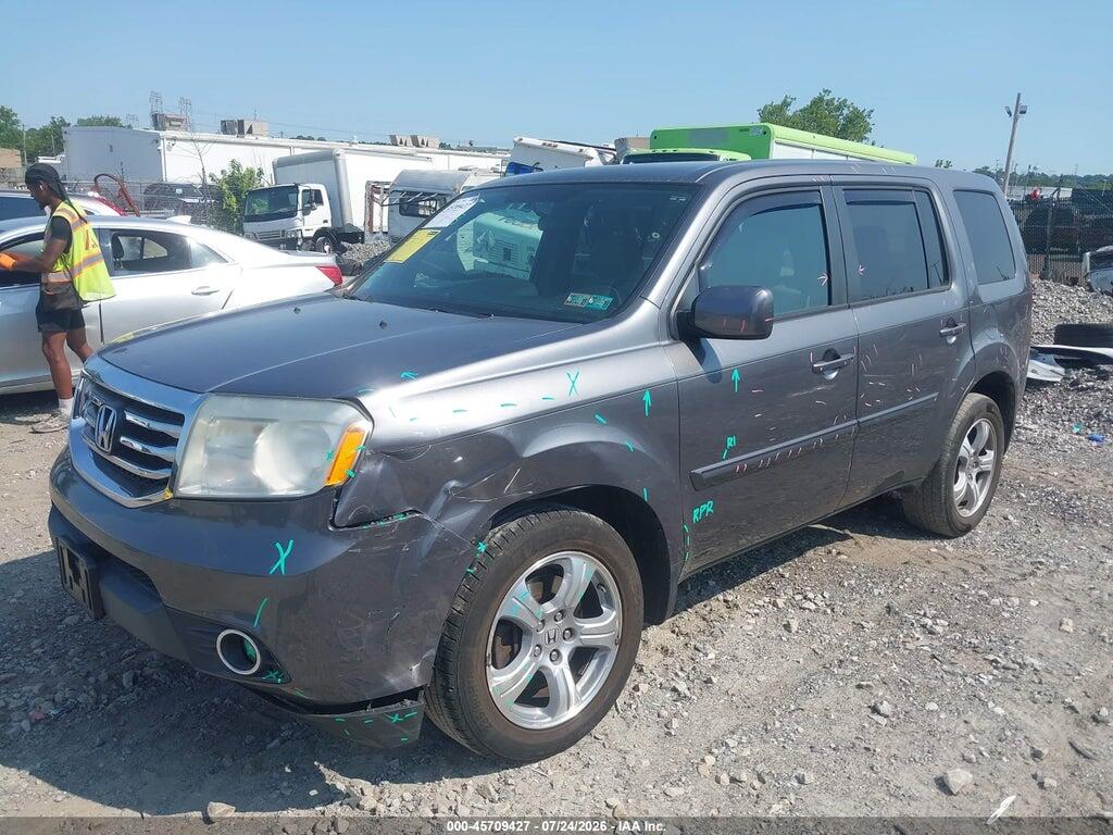 5FNYF4H47FB003746 2015 HONDA PILOT photo no. 2