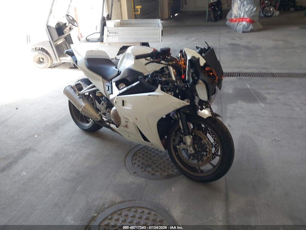 JH2RC7958FK100258 2015 HONDA VFR800 photo no. 1