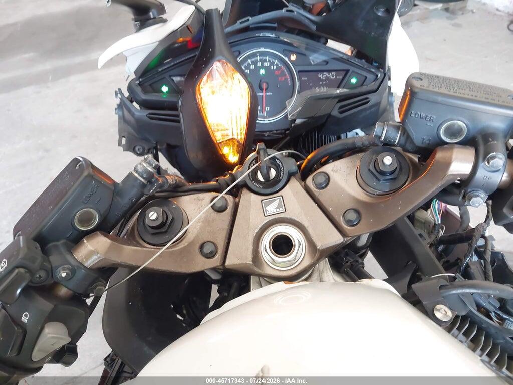 JH2RC7958FK100258 2015 HONDA VFR800 photo no. 11