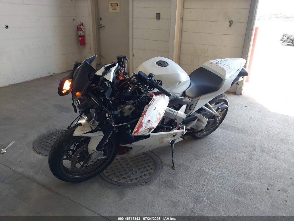 JH2RC7958FK100258 2015 HONDA VFR800 photo no. 2
