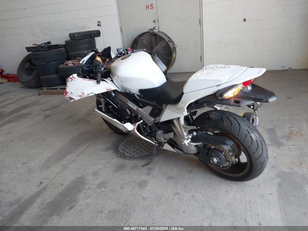 JH2RC7958FK100258 2015 HONDA VFR800 photo no. 3