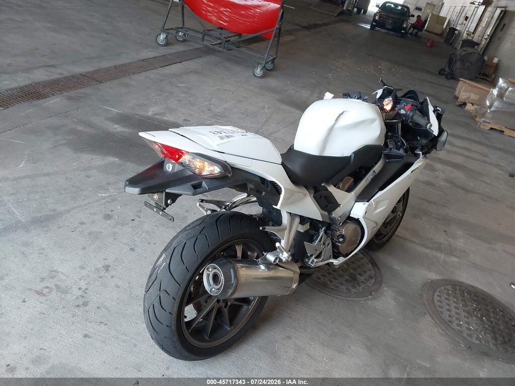 JH2RC7958FK100258 2015 HONDA VFR800 photo no. 4