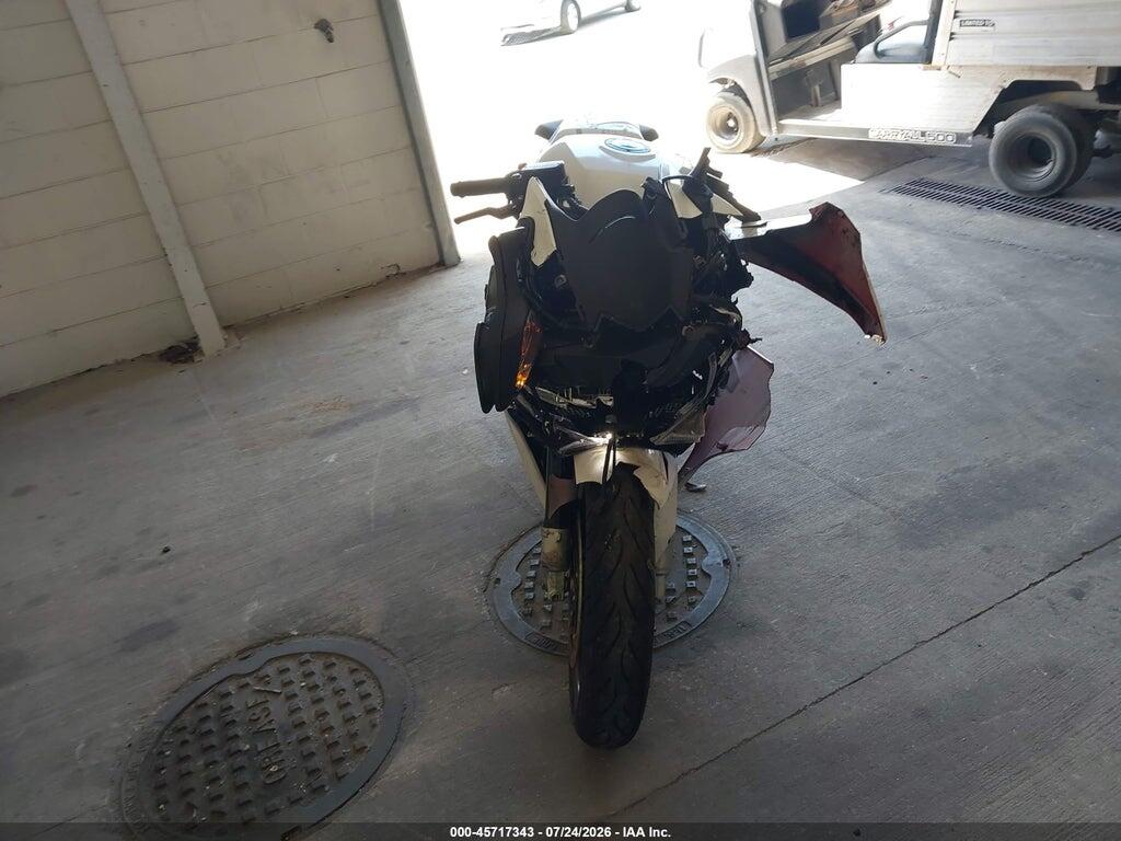 JH2RC7958FK100258 2015 HONDA VFR800 photo no. 5
