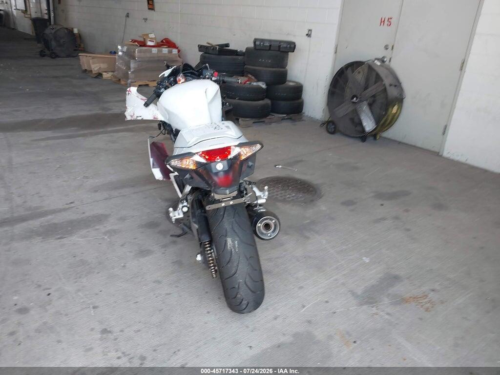 JH2RC7958FK100258 2015 HONDA VFR800 photo no. 6