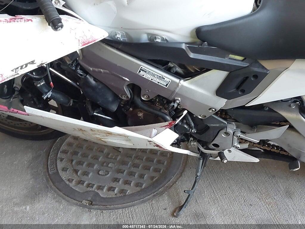 JH2RC7958FK100258 2015 HONDA VFR800 photo no. 9