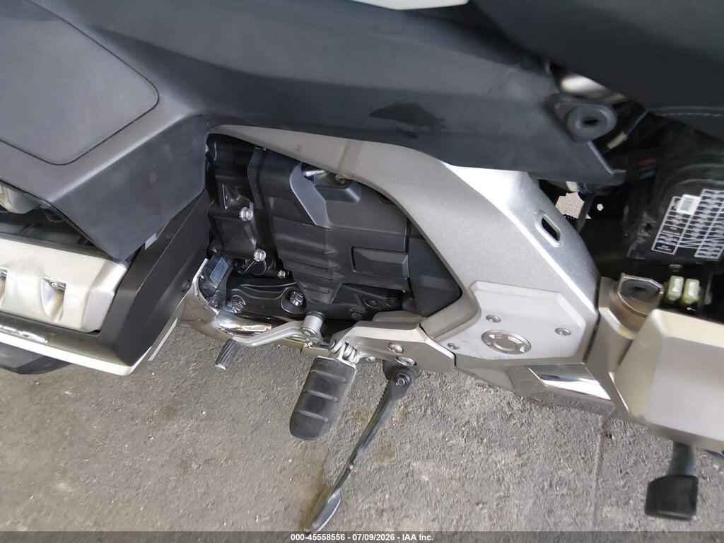 JH2SC7907JK001087 2018 HONDA GL1800 photo no. 9