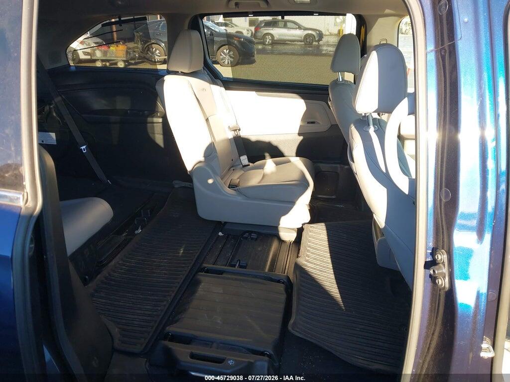 5FNRL6H96JB002519 2018 HONDA ODYSSEY photo no. 8