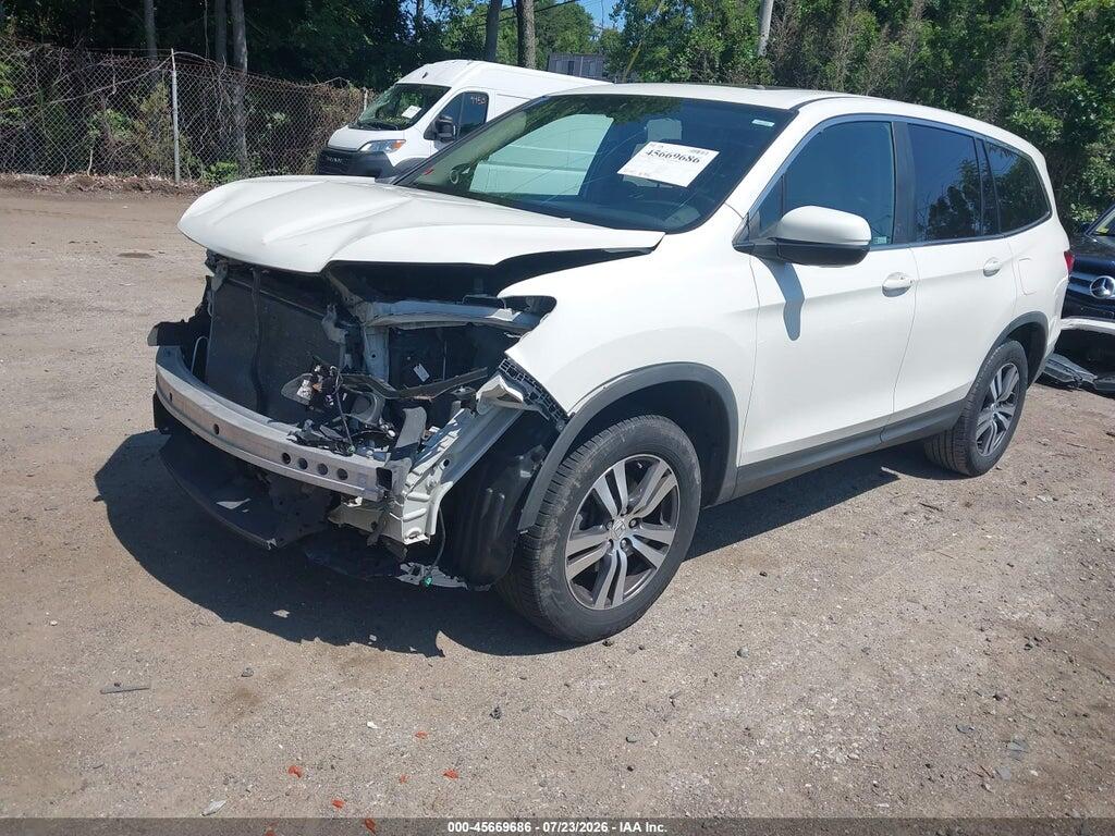 5FNYF6H56JB020633 2018 HONDA PILOT photo no. 2