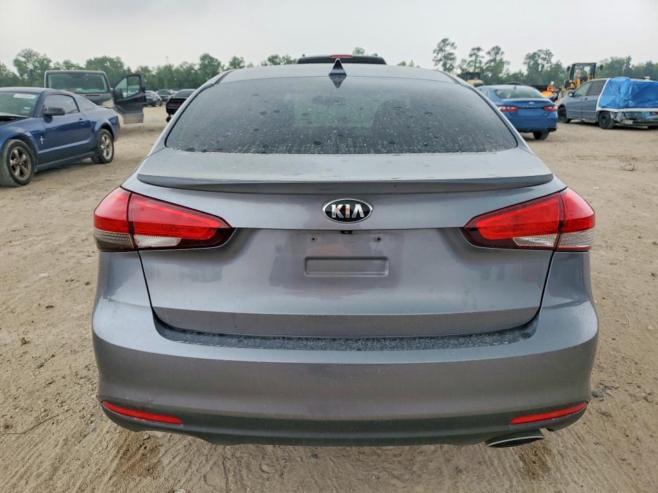 2017 KIA FORTE S — Фото 6 из 12