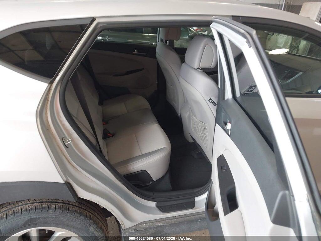 KM8J2CA43JU655860 2018 HYUNDAI TUCSON photo no. 8