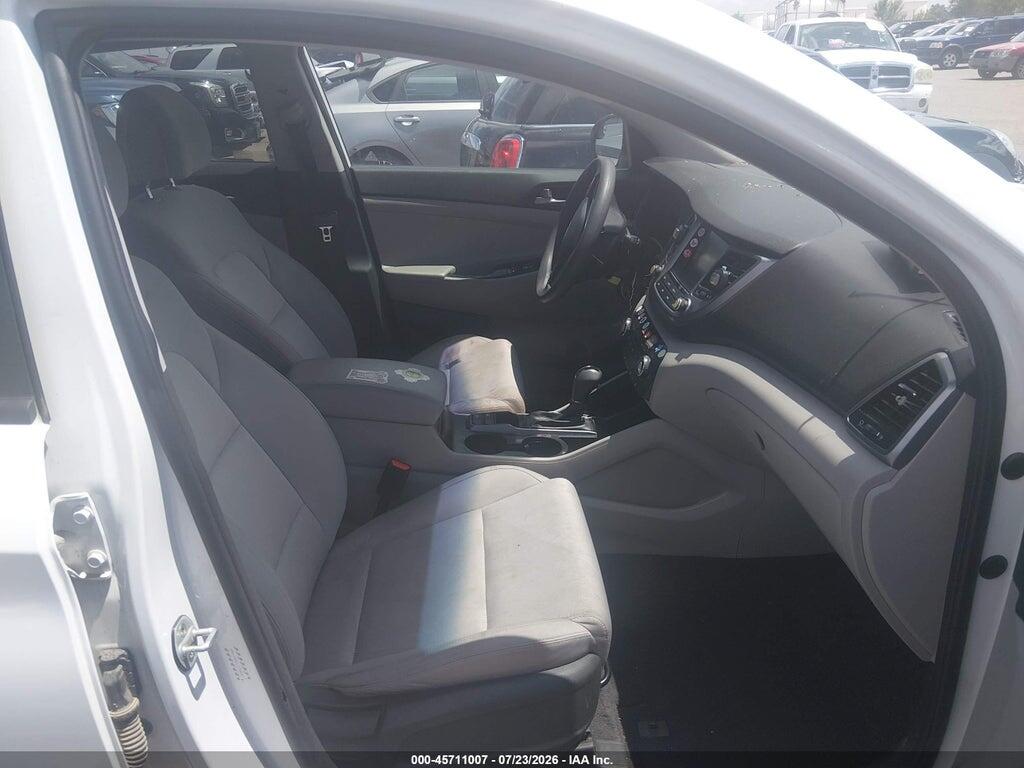 KM8J33A44JU788060 2018 HYUNDAI TUCSON photo no. 5