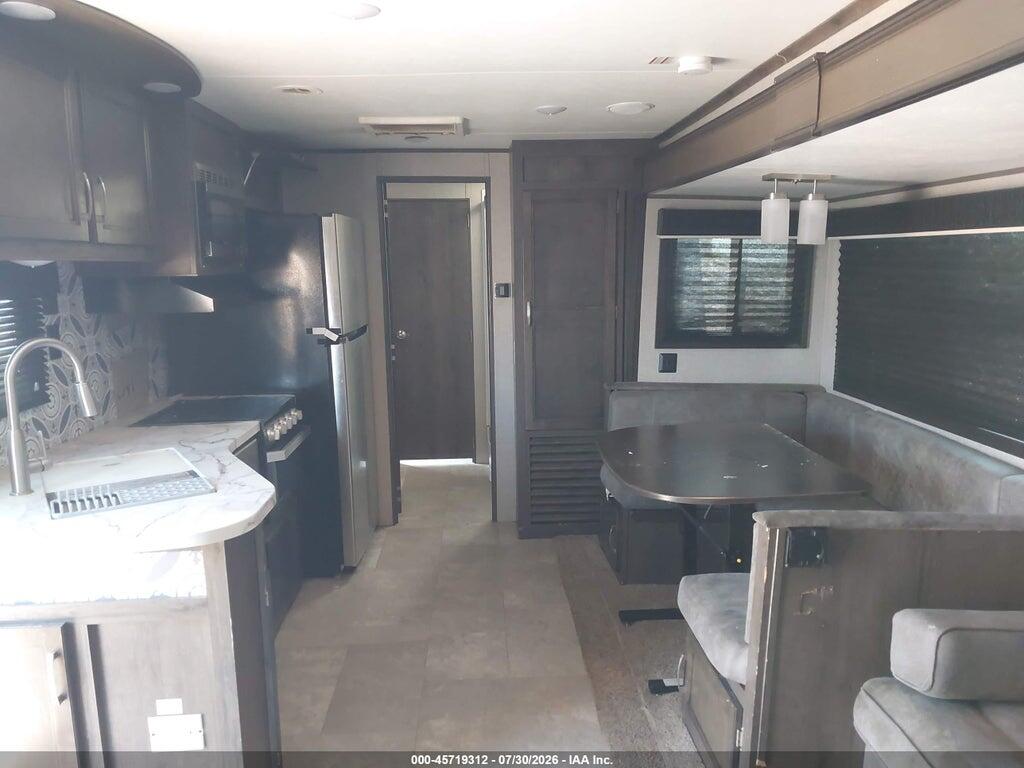 1UJBJ0BV2L1T60142 2020 JAYCO JAY FLIGHT 40' TRAVEL TRAILER photo no. 8