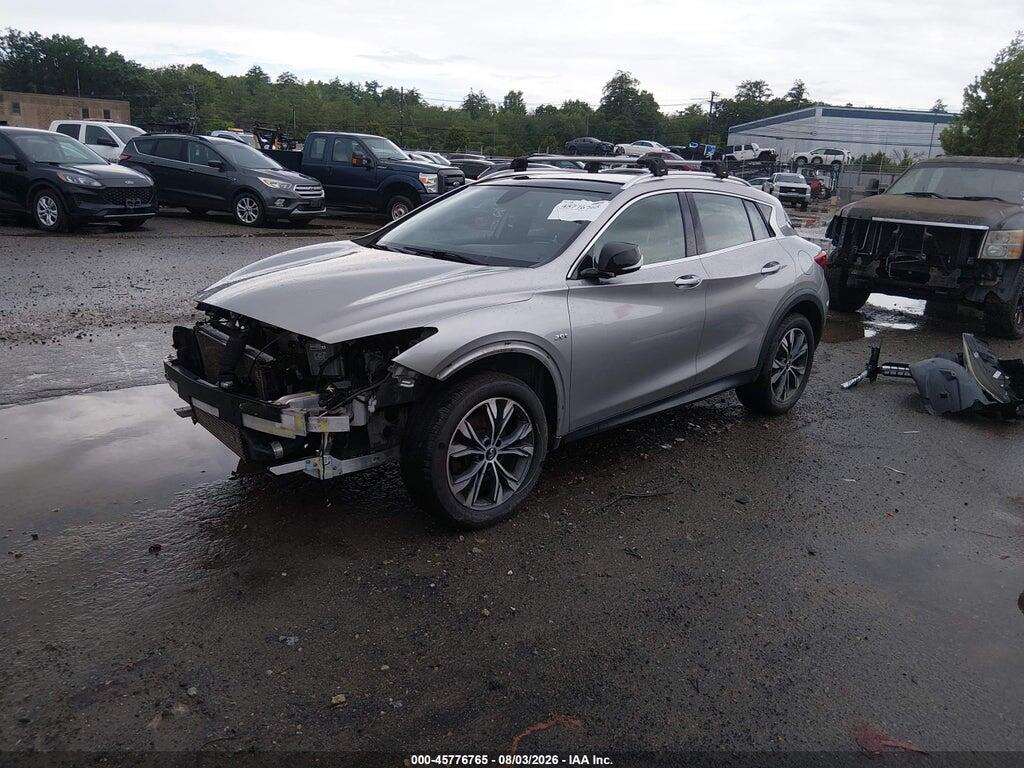SJKCH5CR4JA044900 2018 INFINITI QX30 photo no. 2